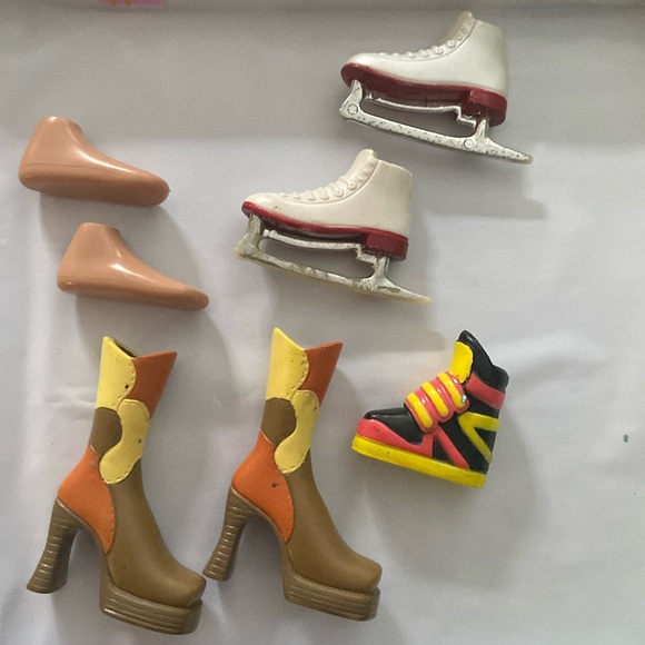 Bratz Other - Bundle Bratz Shoes/Feet
